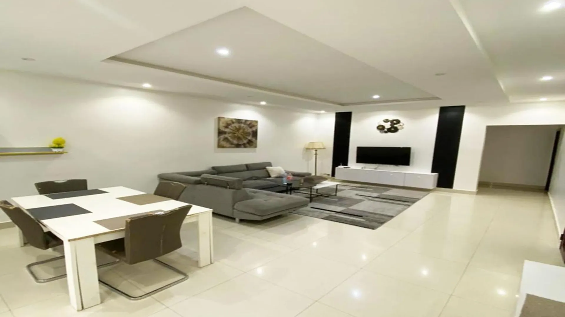 Superb Apartment With Jacuzzi No019 Dakar